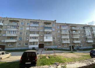 Продам 2-ком. квартиру, 50.6 м2, поселок городского типа Верхние Серги, улица Партизан, 7