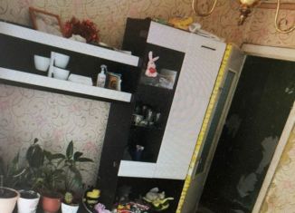 Продажа 4-комнатной квартиры, 58 м2, Екатеринбург, улица Пионеров, 8, метро Площадь 1905 года