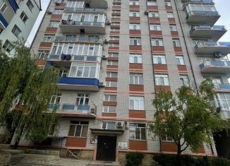 Сдам в аренду трехкомнатную квартиру, 80 м2, Дагестан, улица Заманова, 47Л