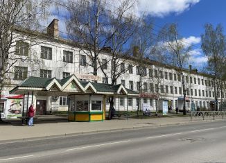 Продаю торговую площадь, 1035 м2, Рыбинск, улица Кирова, 3