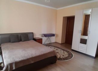 Сдам в аренду 3-ком. квартиру, 87 м2, Казань, улица Адоратского, 3Б, ЖК Серебряный каскад