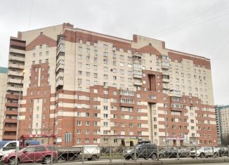 Продам трехкомнатную квартиру, 109 м2, Санкт-Петербург, Богатырский проспект, 28, метро Комендантский проспект