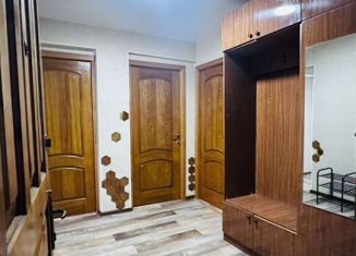 Сдается в аренду 3-ком. квартира, 67 м2, Сочи, улица Ульянова, 97, микрорайон Черемушки