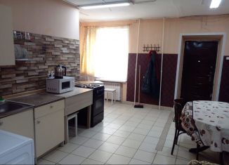 Сдам в аренду трехкомнатную квартиру, 60 м2, Боровичи, улица 1 Мая, 40