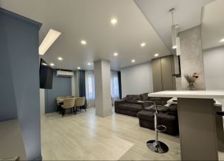 Продается 3-ком. квартира, 80 м2, Астрахань, улица Набережная Приволжского Затона, 4, ЖК Адмирал