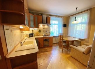 Сдача в аренду трехкомнатной квартиры, 83 м2, Калининград, переулок Минина и Пожарского, 2, Центральный район