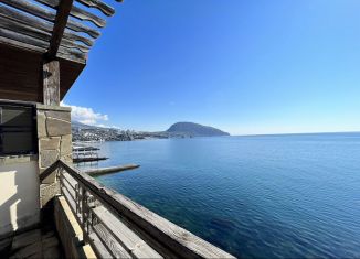 Продажа 2-комнатной квартиры, 80 м2, посёлок городского типа Гурзуф, набережная Пушкина, 11