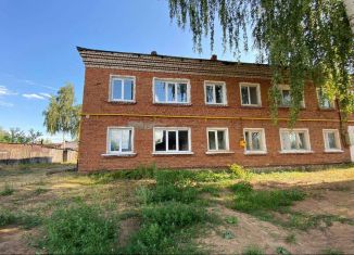 Продаю 2-ком. квартиру, 40 м2, Камбарка, Восточная улица, 4А