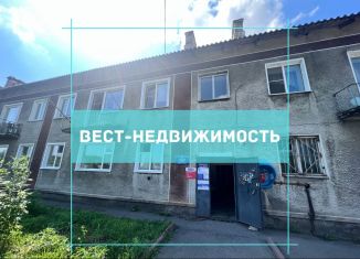 Продается 2-комнатная квартира, 42.8 м2, посёлок Мирный, Школьная улица, 19