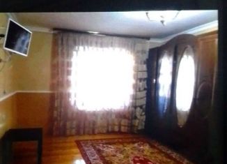 Сдается в аренду однокомнатная квартира, 38 м2, Дагестан, улица Ильяшенко, 3