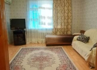 Сдача в аренду трехкомнатной квартиры, 60 м2, Кизляр, улица 40 лет Дагестана, 16