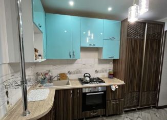 Сдам трехкомнатную квартиру, 85 м2, Астрахань, улица Космонавтов, 18к4, ЖК Радужный