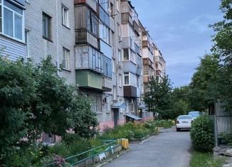 Продаю трехкомнатную квартиру, 51.8 м2, Барнаул, Малый Прудской переулок, 37