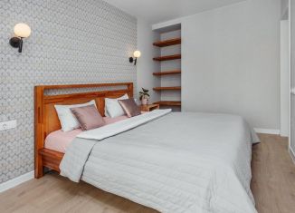 Сдается 2-ком. квартира, 60 м2, Сочи, улица Роз, 36