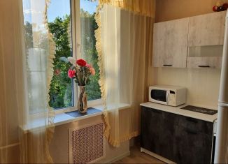 Сдаю 1-ком. квартиру, 36 м2, Череповец, улица Металлургов, 17А