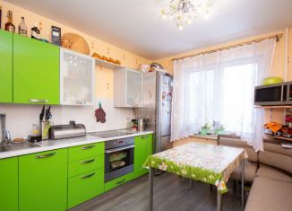 Продается трехкомнатная квартира, 82 м2, Тюмень, улица Ю.-Р.Г. Эрвье, 28