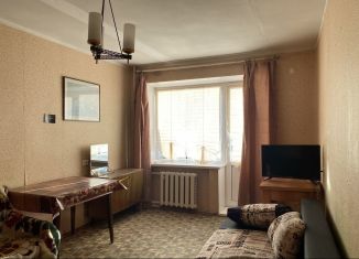 Сдаю в аренду 1-ком. квартиру, 33 м2, Ломоносов, улица Победы, 18