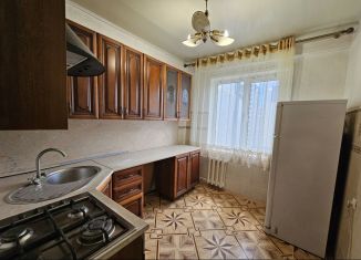 Продам 3-комнатную квартиру, 72 м2, Махачкала, улица Каримова, 4, Ленинский район