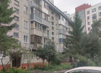 Продается трехкомнатная квартира, 61 м2, Барнаул, улица Гулькина, 39