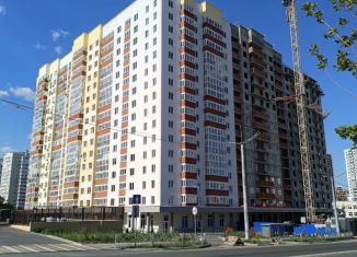 Продам 2-комнатную квартиру, 65.1 м2, Новороссийск, улица Мурата Ахеджака, 12