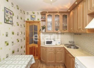 Продам 3-ком. квартиру, 65 м2, Тюмень, улица Домостроителей, 8, Ленинский округ