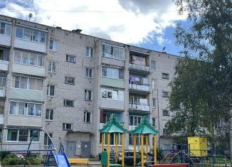 Продаю 2-комнатную квартиру, 50.7 м2, посёлок городского типа Новозавидовский, Заводская улица, 3