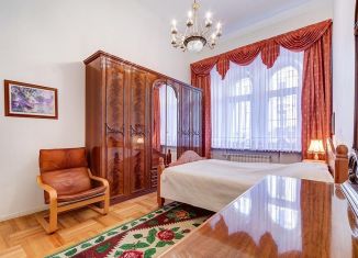 Сдам 4-ком. квартиру, 140 м2, Санкт-Петербург, улица Рубинштейна, 3, метро Маяковская