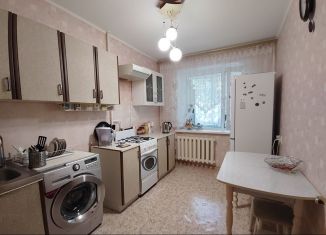 Продаю 2-ком. квартиру, 49 м2, Кремёнки, улица Дашковой, 1