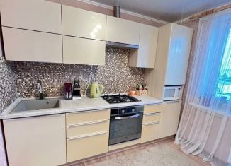 Продается 2-комнатная квартира, 50 м2, Татарстан, улица Адоратского, 7