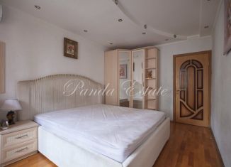 Продается 4-ком. квартира, 106 м2, Красногорск, улица имени Егорова, 3