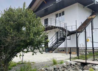 Аренда дома, 100 м2, село Архыз, улица Курджиева, 39/2
