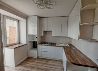 Сдам в аренду 1-ком. квартиру, 40 м2, Туймазы, улица Гафурова, 5В