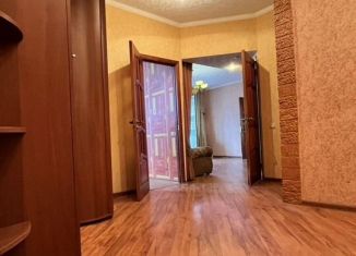 Сдаю 3-ком. квартиру, 73 м2, Аксай, Садовая улица, 12Ак1