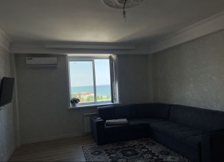 Сдается в аренду 2-комнатная квартира, 80 м2, Махачкала, проспект Петра I, 103Вк2