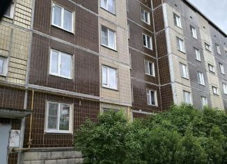 Сдам трехкомнатную квартиру, 56 м2, Гатчина, улица Авиатриссы Зверевой, 7Б