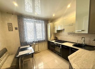 Продается двухкомнатная квартира, 48 м2, Тихвин, микрорайон 1А, 44