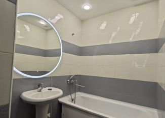 Продаю 2-комнатную квартиру, 80 м2, Махачкала, улица Нигматулы Магомедова, 83В