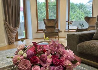 Продается трехкомнатная квартира, 150 м2, Махачкала, улица Сурхаева, 12А