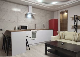 Сдаю трехкомнатную квартиру, 60 м2, Тюмень, улица Усиевича, 9