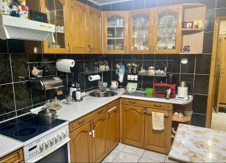 Продам 2-комнатную квартиру, 53.3 м2, Глазов, улица Кирова, 122