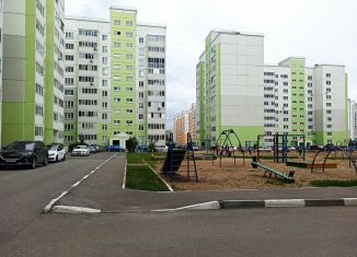 Сдаю в аренду 1-ком. квартиру, 43 м2, Омск, 28-я Северная улица, 22А