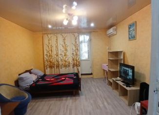 Сдается двухкомнатная квартира, 54 м2, Феодосия, улица Дружбы, 42