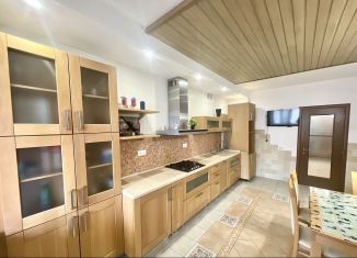 Трехкомнатная квартира на продажу, 121.5 м2, Удмуртия, улица имени Репина, 2