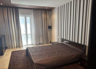 Продам 3-ком. квартиру, 94 м2, посёлок городского типа Ливадия, улица Батурина, 7