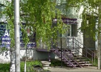 Продажа торговой площади, 71.8 м2, Лысьва, улица Смышляева, 44