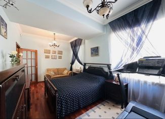 Продам трехкомнатную квартиру, 97 м2, Магнитогорск, Октябрьская улица, 2/1
