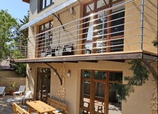 Сдается в аренду дом, 200 м2, поселок городского типа Береговое