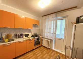 Продаю однокомнатную квартиру, 32.5 м2, Кириши, проспект Героев, 2