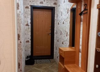 Сдается в аренду 1-комнатная квартира, 34 м2, Бийск, улица 8 Марта, 17