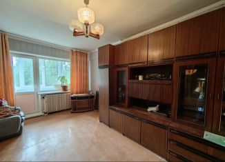 Продаю трехкомнатную квартиру, 55 м2, Новомосковск, улица Чапаева, 8